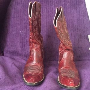Cool red urban cowboy boots!